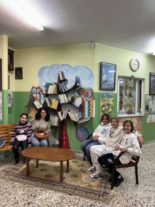 02/04/2026 -Τα παιδιά χωρίζονται σε ομάδες για να μπουν στις τάξεις